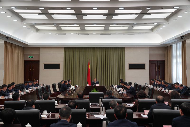 黄强主持召开省政府党组(扩大)会议
传达学习习近平总书记重要指示精神
研究主题教育整改落实情况“回头看”等工作「相关图片」