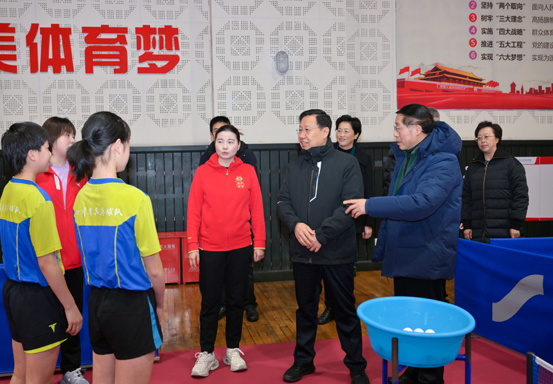 王晓晖主持召开省委推进体育强省建设座谈会强调
一步一个脚印扎实推进体育强省建设
更好造福人民群众促进人的全面发展
黄强讲话 施小琳出席「相关图片」