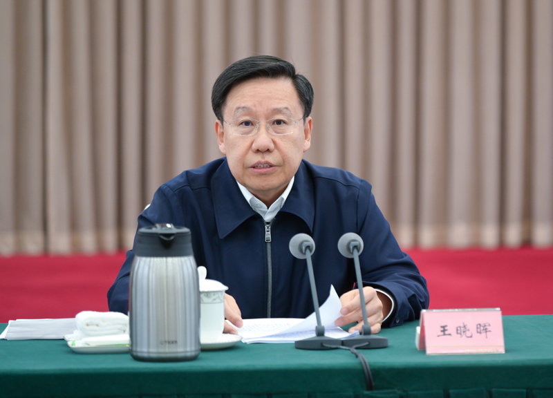 王晓晖主持召开省委推进体育强省建设座谈会强调
一步一个脚印扎实推进体育强省建设
更好造福人民群众促进人的全面发展
黄强讲话 施小琳出席「相关图片」