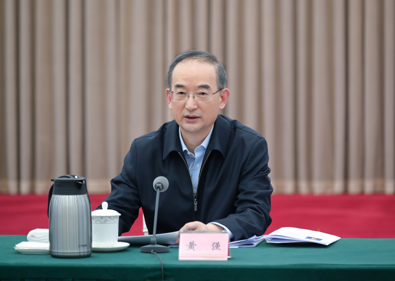 王晓晖主持召开省委推进体育强省建设座谈会强调
一步一个脚印扎实推进体育强省建设
更好造福人民群众促进人的全面发展
黄强讲话 施小琳出席「相关图片」