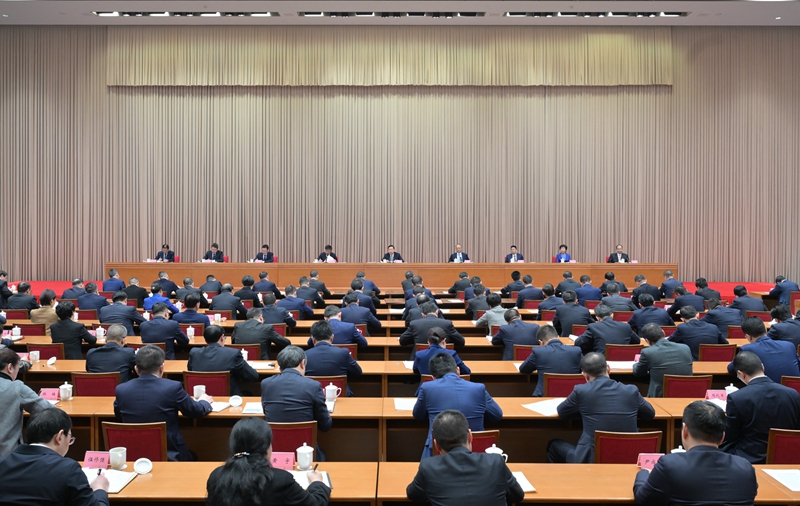 王晓晖在省委农村工作会议上强调
在推进乡村振兴上全面发力
加快实现由农业大省向农业强省转变
黄强主持第一次会议「相关图片」