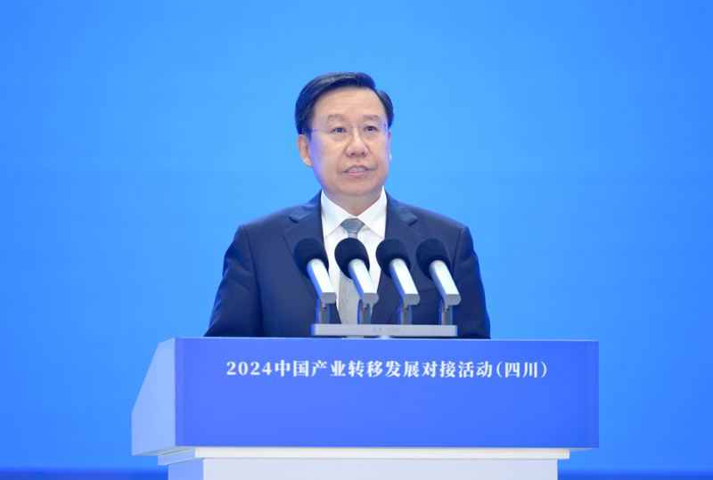 共享战略新机遇 共谋产业新布局
2024中国产业转移发展对接活动(四川)在蓉开幕
王晓晖金壮龙致辞并共同启动开幕 黄强主持 施小琳出席「相关图片」