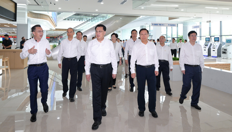 推动成渝地区双城经济圈建设重庆四川党政联席会议第九次会议座谈会召开
因地制宜发展新质生产力不断提升区域整体实力
努力为新时代推动西部大开发作出川渝更大贡献
袁家军王晓晖讲话 胡衡华黄强施小琳发言「相关图片」