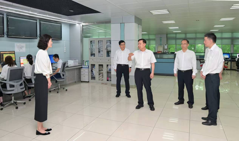 王晓晖在调研汛期气象精准预报和地质灾害监测预警工作时强调
在提高预报预警精准度上持续用力
为打赢防灾减灾救灾这场硬仗提供有力支撑「相关图片」