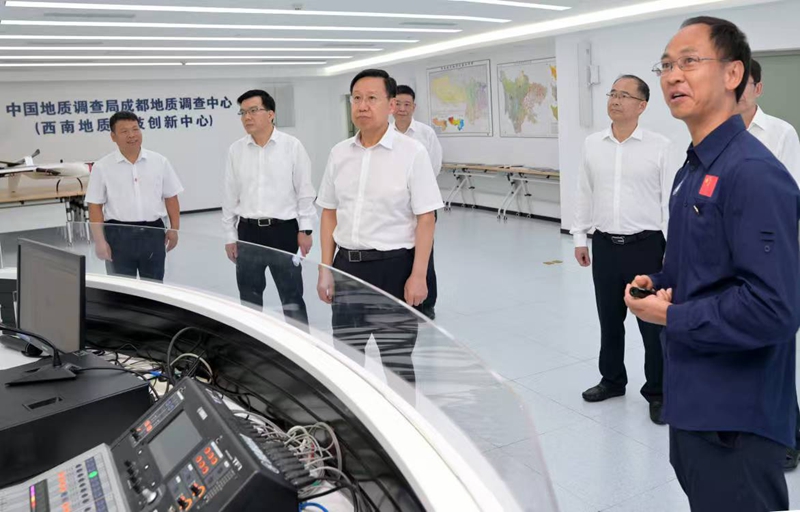 王晓晖在调研汛期气象精准预报和地质灾害监测预警工作时强调
在提高预报预警精准度上持续用力
为打赢防灾减灾救灾这场硬仗提供有力支撑「相关图片」