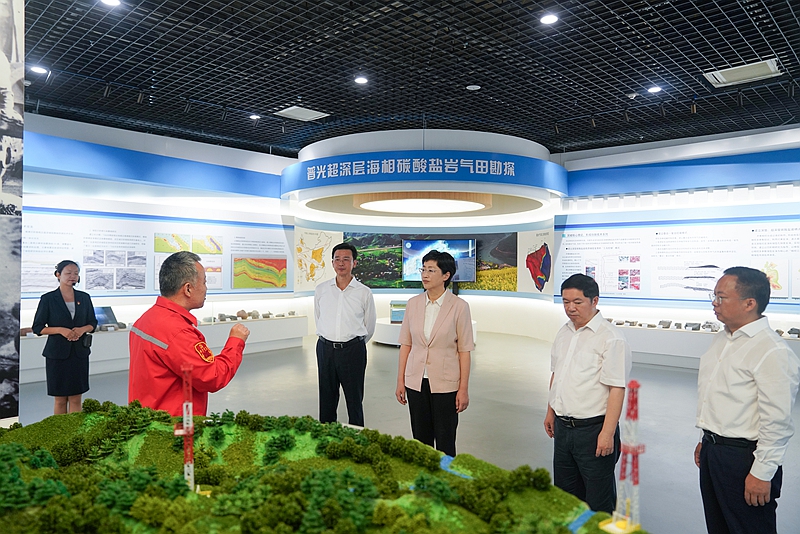 施小琳在巴中达州调研时强调
锚定全年目标高质量抓落实
全力推动革命老区加快发展追赶跨越「相关图片」