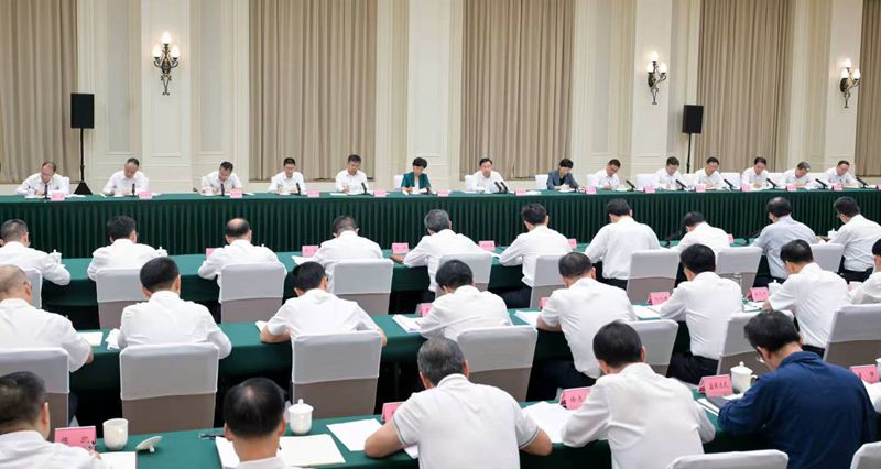 王晓晖主持召开全省经济运行工作推进会议强调
坚定不移实现全年目标任务
勇担经济大省责任为全国大局多作贡献
施小琳作工作部署 田向利出席「相关图片」