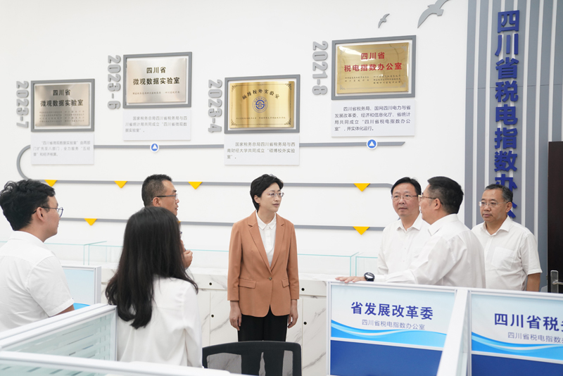 施小琳专题调研推动产业建圈强链及增信制度建设
协同推进重点产业建圈强链做大成势
加快培育经济量质齐升新动能「相关图片」