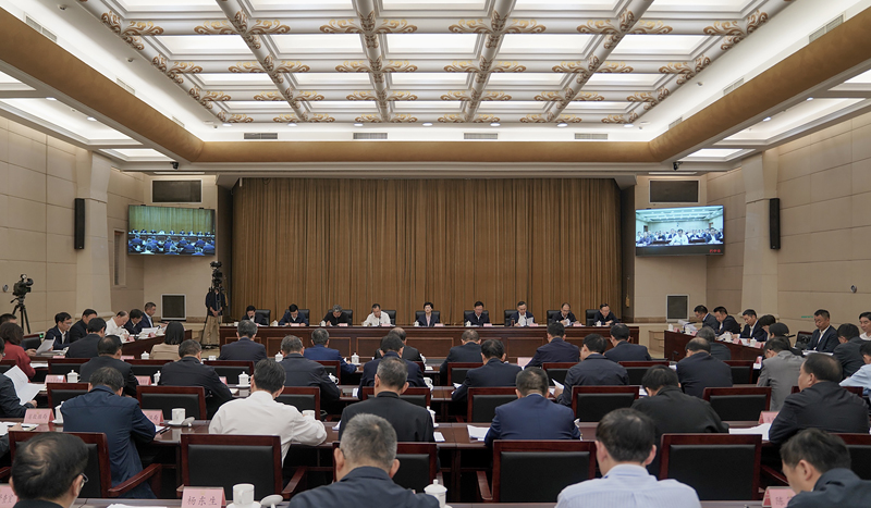 施小琳主持召开省政府党组（扩大）会议
学习贯彻中央政治局会议精神
研究项目投资、产业链发展和改革事项推进等工作「相关图片」