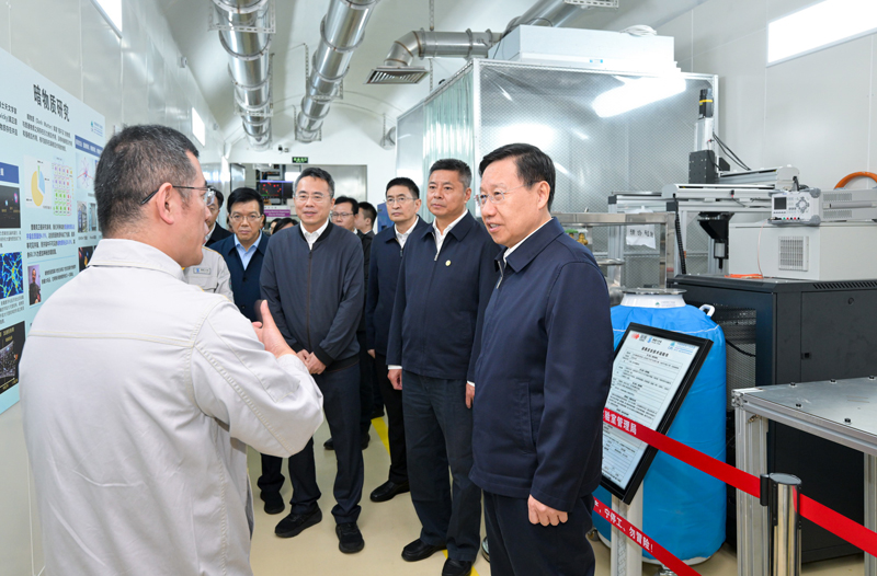 王晓晖在凉山州甘孜州调研时强调
扎实抓好省委十二届六次全会精神贯彻落实
以改革为动力开创四川现代化建设新局面「相关图片」