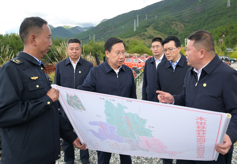 王晓晖在凉山州甘孜州调研时强调
扎实抓好省委十二届六次全会精神贯彻落实
以改革为动力开创四川现代化建设新局面「相关图片」