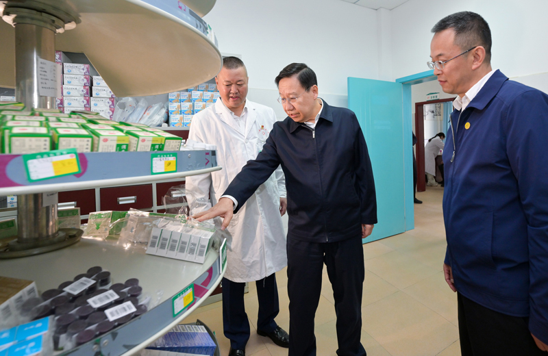 王晓晖在凉山州甘孜州调研时强调
扎实抓好省委十二届六次全会精神贯彻落实
以改革为动力开创四川现代化建设新局面「相关图片」