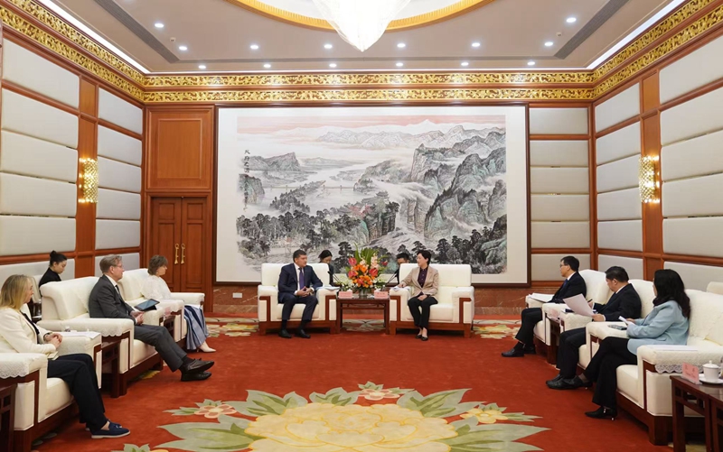 施小琳会见俄罗斯联邦委员会副主席尼古拉·朱拉夫列夫「相关图片」