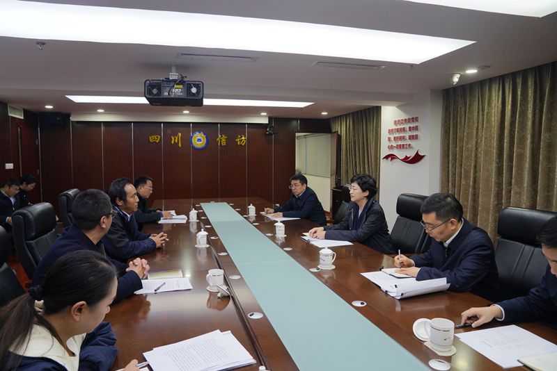 施小琳在省信访局调研并接待来访群众
用心用情依法依规做好信访工作
切实维护群众合法权益社会和谐稳定「相关图片」