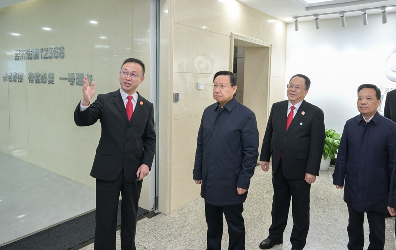 王晓晖在省法院和省检察院走访调研时强调 
聚焦服务中心大局依法履行职责使命 
以高水平司法护航保障我省高质量发展「相关图片」