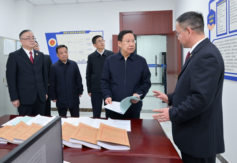 王晓晖在省法院和省检察院走访调研时强调 
聚焦服务中心大局依法履行职责使命 
以高水平司法护航保障我省高质量发展「相关图片」