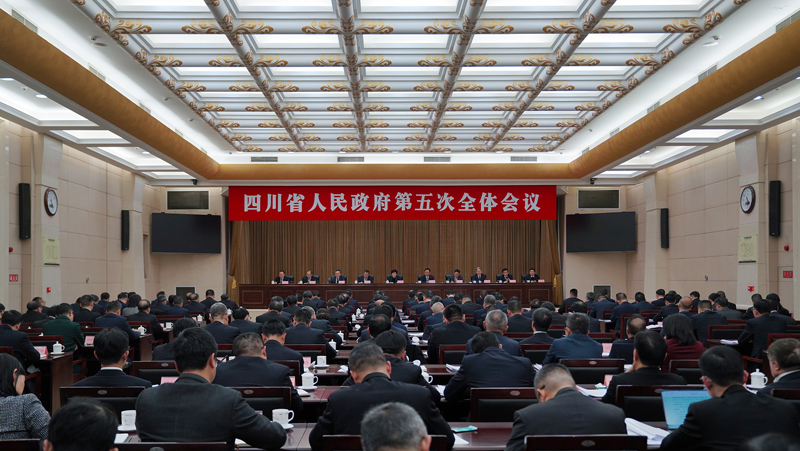 施小琳主持召开省政府第五次全体会议
以开年就冲刺起步就加速的昂扬状态
扎实做好各项工作 奋力推动高质量发展「相关图片」