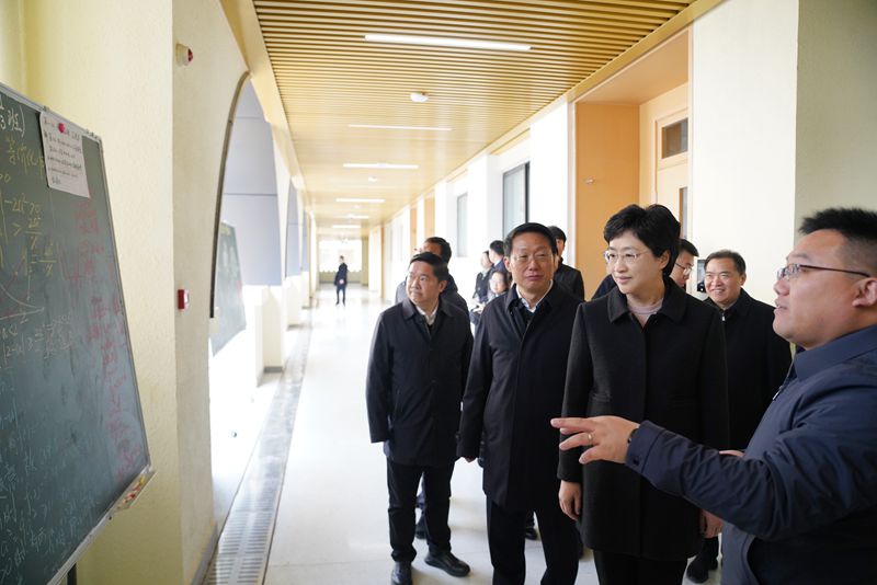 施小琳在眉山调研时强调
开局关系全局
要抓紧抓早拼搏实干推动高质量发展“开门红”「相关图片」