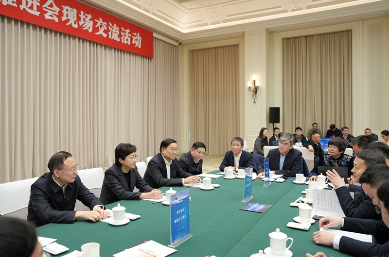 施小琳在全省重点产业链建圈强链项目推进会上强调
优化产业生态强链延链补链
不断提升产业发展能级加快培育新质生产力「相关图片」