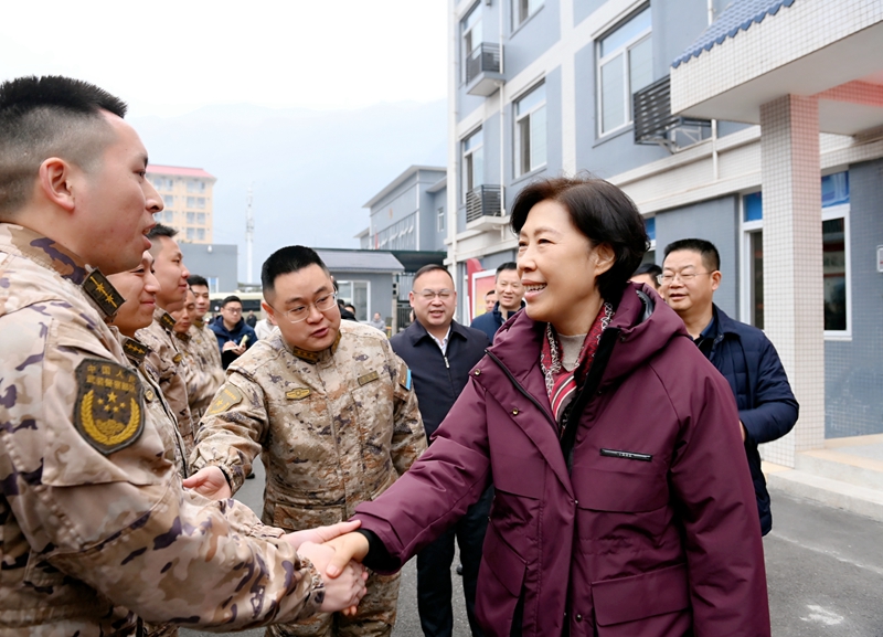 王晓晖施小琳田向利于立军等省领导率团开展春节走访慰问
向全省各族人民致以新春问候和美好祝福「相关图片」