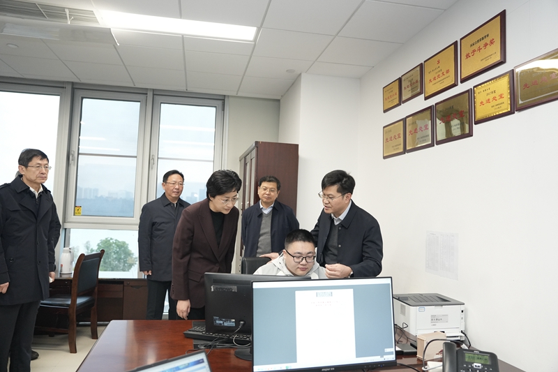 施小琳在部分中央驻川单位走访调研
同题共答同向发力
携手推动四川高质量发展取得新成效「相关图片」