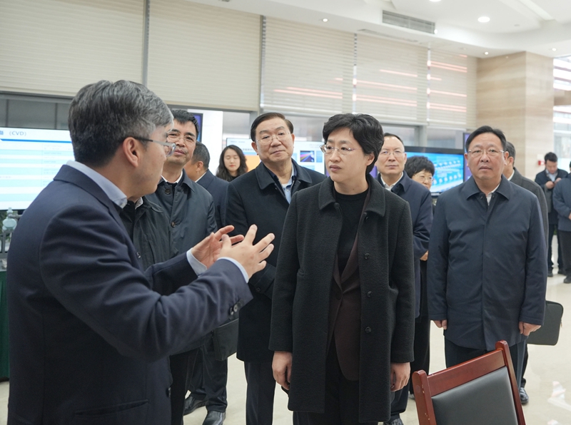 施小琳在成都调研科技创新和成果转化工作并召开座谈会
推动科技创新第一动力“打头阵”
不断积蓄高质量发展新优势硬实力「相关图片」