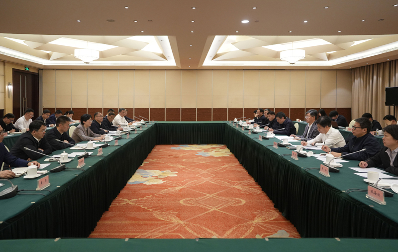 省政府与中国气象局举行气象工作洽谈会
王晓晖施小琳会见陈振林「相关图片」