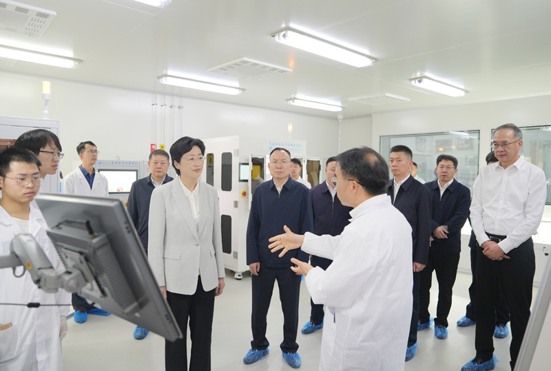 施小琳在四川大学电子科技大学西南交通大学调研对接工作
促进教育科技人才与产业联动融通
携手更好服务国家战略推动四川高质量发展「相关图片」