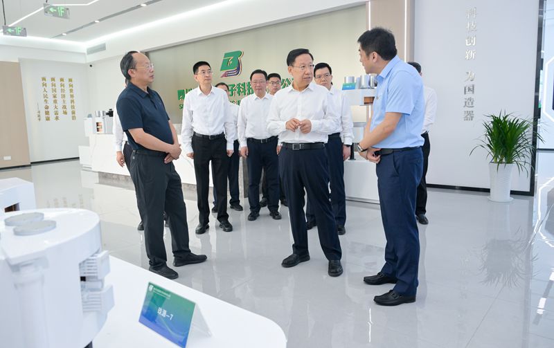 王晓晖在成都市眉山市绵阳市调研时强调
坚持科技创新与产业创新深度融合
推动重点产业建圈强链实现高质量发展「相关图片」