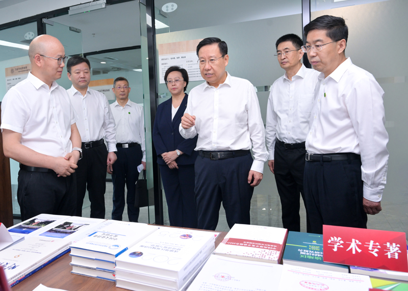 王晓晖在西南财经大学调研并宣讲形势政策时强调 
在严谨治学经世济民中追求卓越 
更好服务国家发展大局和四川现代化建设「相关图片」