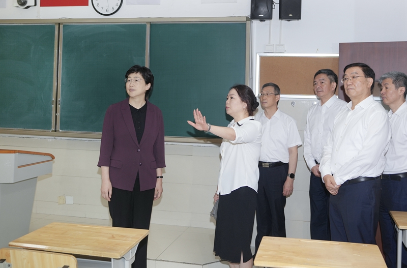 施小琳在检查全省高考准备工作时强调 
周密细致做好组织服务保障工作 
确保新高考“首考”安全平稳顺利实施「相关图片」