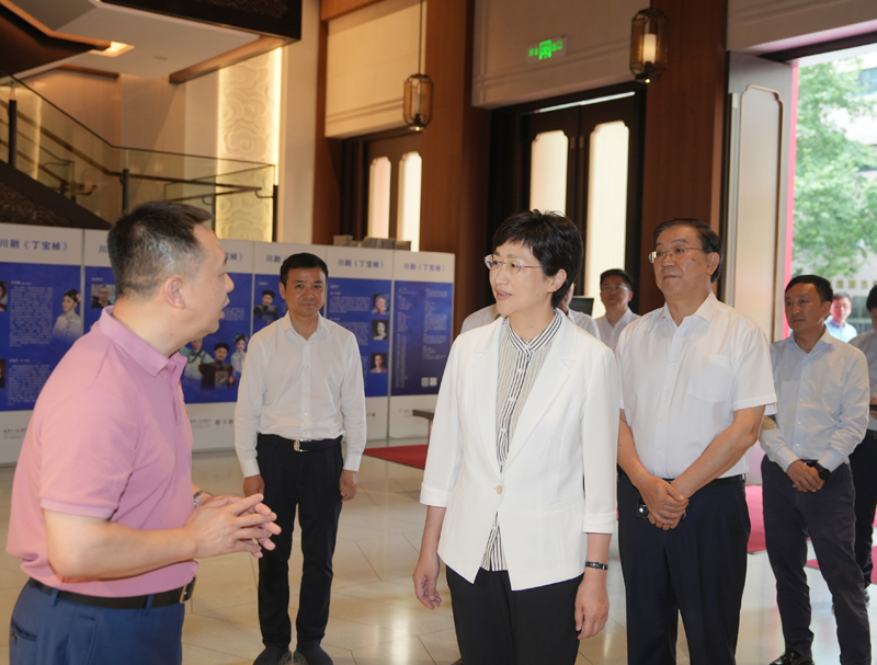 施小琳在成都调研推进省委十二届七次全会精神贯彻落实工作
共同推动文旅深度融合高质量发展
加快打造支柱产业民生产业幸福产业「相关图片」