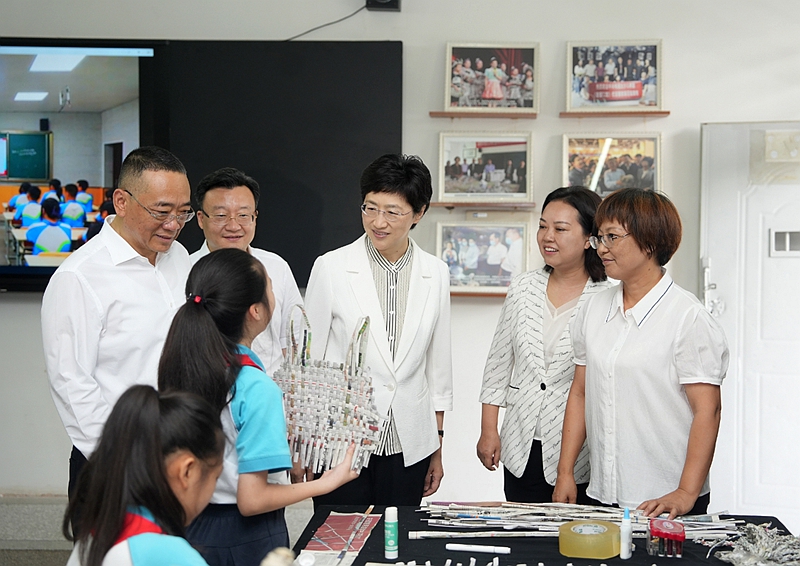 施小琳在遂宁调研时强调
擦亮比较优势着力培育产业新动能 持续推动高质量发展增进民生福祉「相关图片」