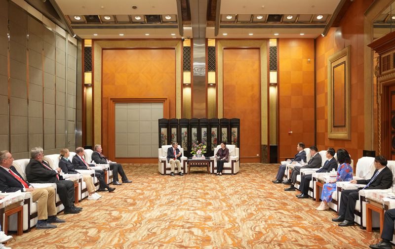 施小琳会见国际世界运动会协会主席佩鲁雷纳「相关图片」