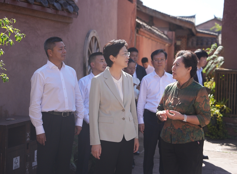 施小琳在凉山调研时强调
深挖潜力优势做强特色产业激发消费潜能
持续增强高质量发展动力活力更好增进民生福祉「相关图片」