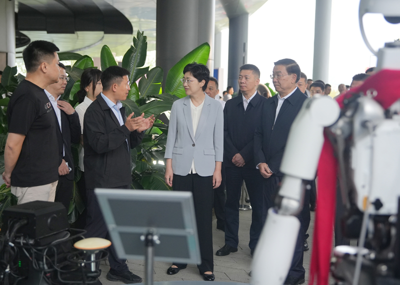 2025天府人工智能产业生态大会在蓉开幕
施小琳出席「相关图片」