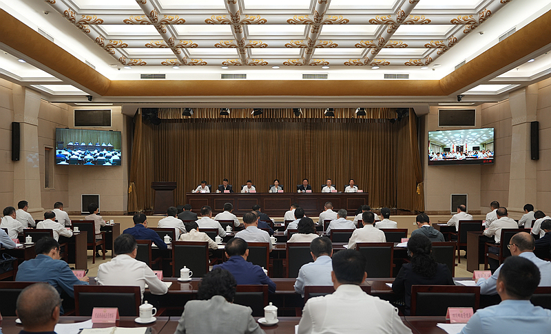 施小琳在省安委会2025年第四次全体成员会议暨全省安全生产、森林草原防灭火工作视频会议上强调
压实责任落细措施筑牢高质量发展安全防线
为“十四五”收官“十五五”开局营造安定有序环境「相关图片」