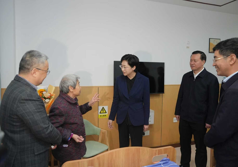 施小琳在广安调研时强调
深入学习贯彻党的二十届四中全会精神
以高质量发展实效确保“十四五”收好官“十五五”开好局「相关图片」