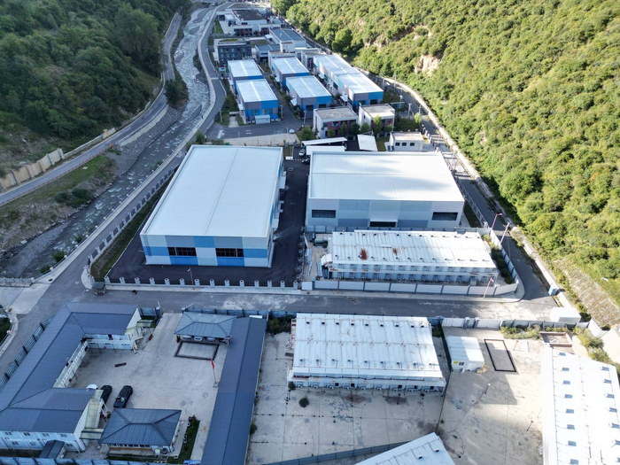 莫斯都片区的现代化产业园区 黄鹏 摄