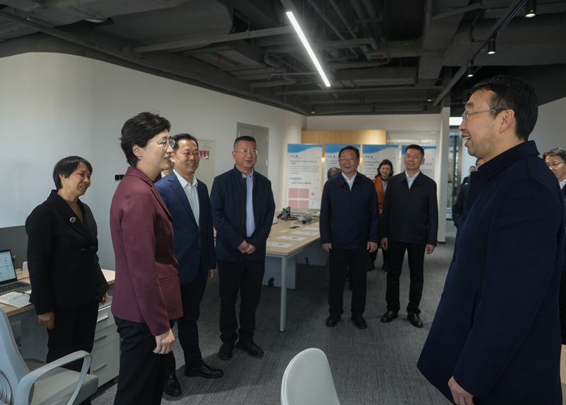 施小琳在调研企业服务平台推进情况并召开座谈会时强调
提升服务平台能级质效 赋能企业高质量发展
为科技创新和现代产业发展向新向优注入持续动能「相关图片」